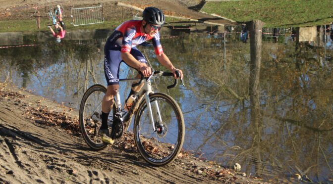 Lucas SERRIERES remporte le cyclo-cross Trophée Groupama de Cournon